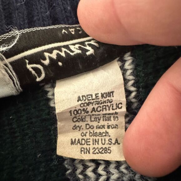 Private Eyes Women’s Long Sweater Size Large 100% Acrylic Made In USA Graphic - Picture 5 of 8